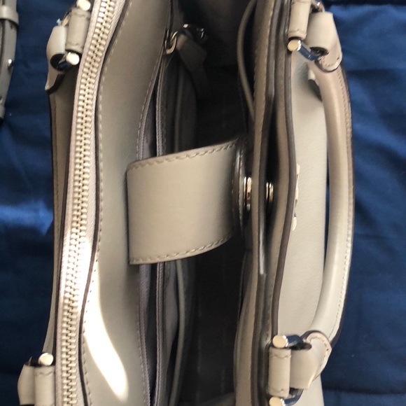 ❗️PRICE DROP❗️Michael Kors grey crossbody - Picture 3 of 4